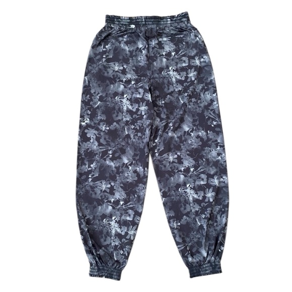 ATHLETA Savannah Floral Joggers in Black/Gray Size 6 -- A MUST IN YOUR CLOSET!!! - Picture 3 of 8